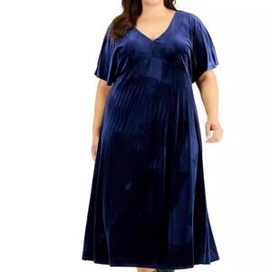 NWT Taylor stunning blue velvet full length maxi dress v neck size 1x or 16w